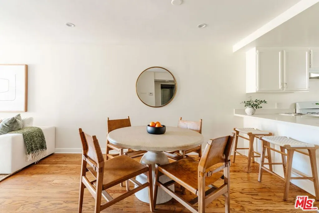 11930 Avon Way 108, Los Angeles, California 90066 home-pic-7